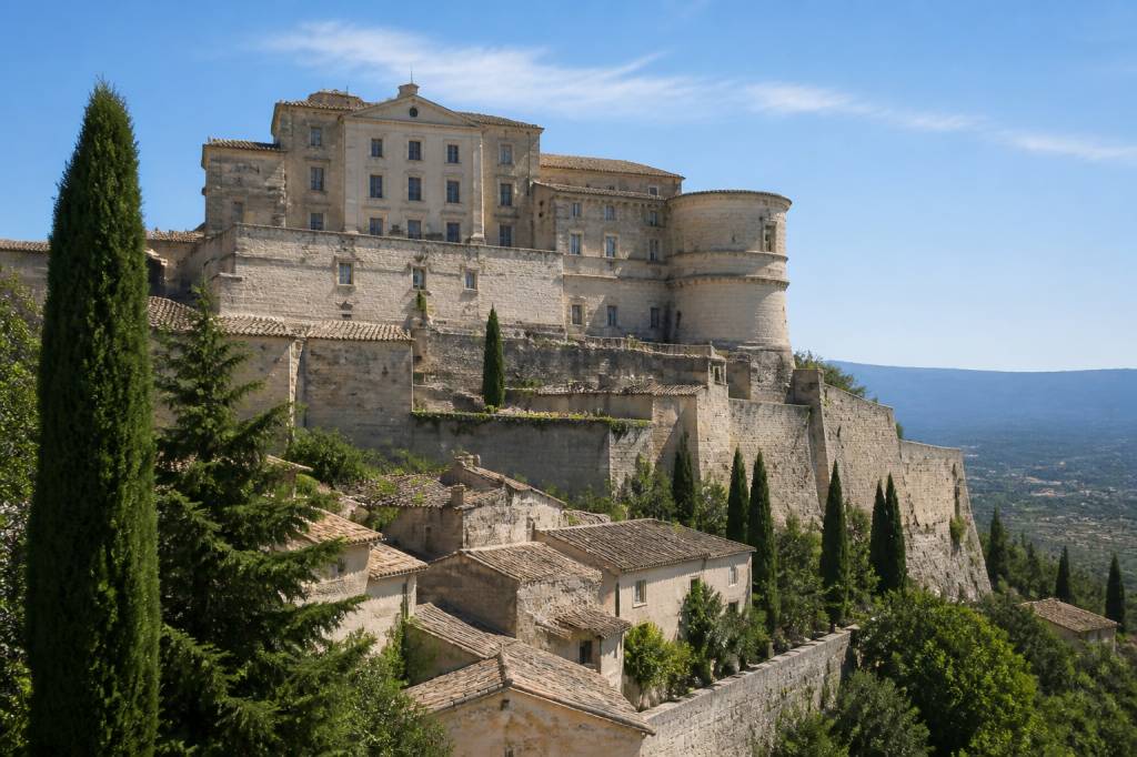 Chateau de Gordes : histoire, architecture et visite d’un site emblématique